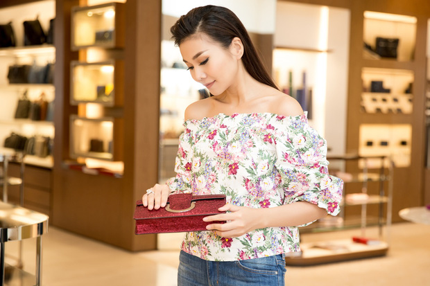 Lần thứ 3 dự Milan Fashion Week, Thanh Hằng hoang mang không biết nên mặc gì cho oách - Ảnh 1.